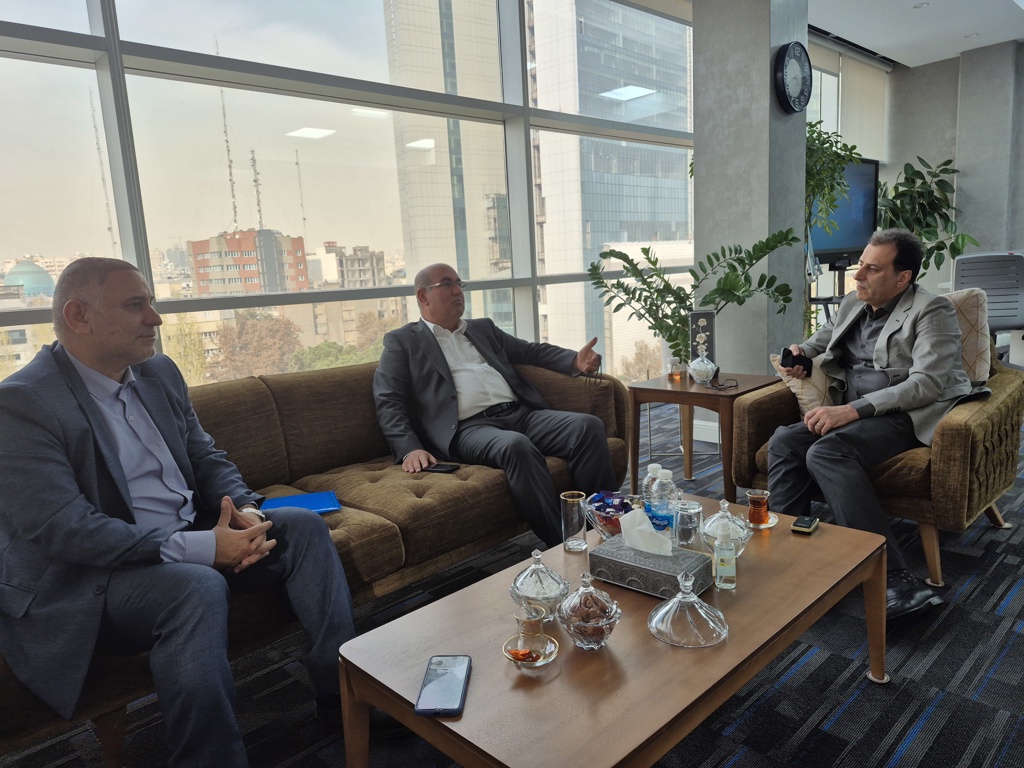 دیدار دکتر دهقان ناصرآبادی با مدیرعامل بیمه تجارت نو برای پیگیری مسائل حوزه انتخابیه