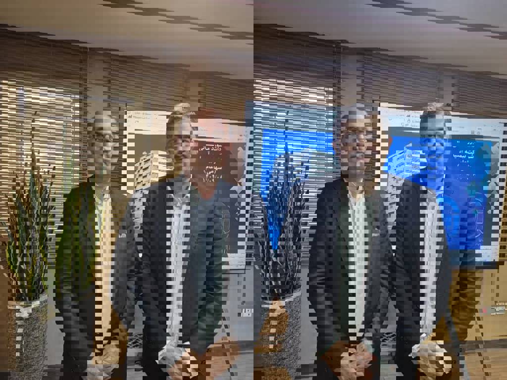 دیدار نماینده مردم کازرون و کوه‌چنار با مدیرعامل بیمه آسیا برای پیگیری مطالبات حوزه انتخابیه