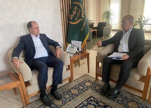 بررسی مشکلات زنبورداران و مبارزه با افت های گیاهی دریاچه پریشان